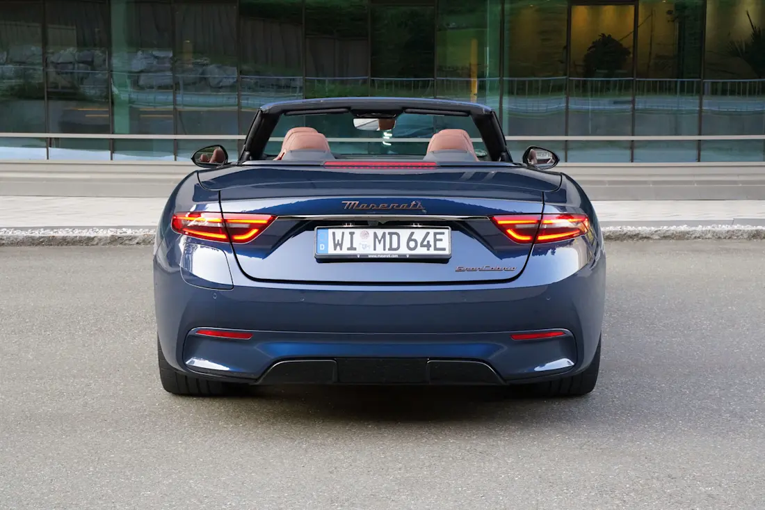 6 maserati-grancabrio-folgore-2026-heck