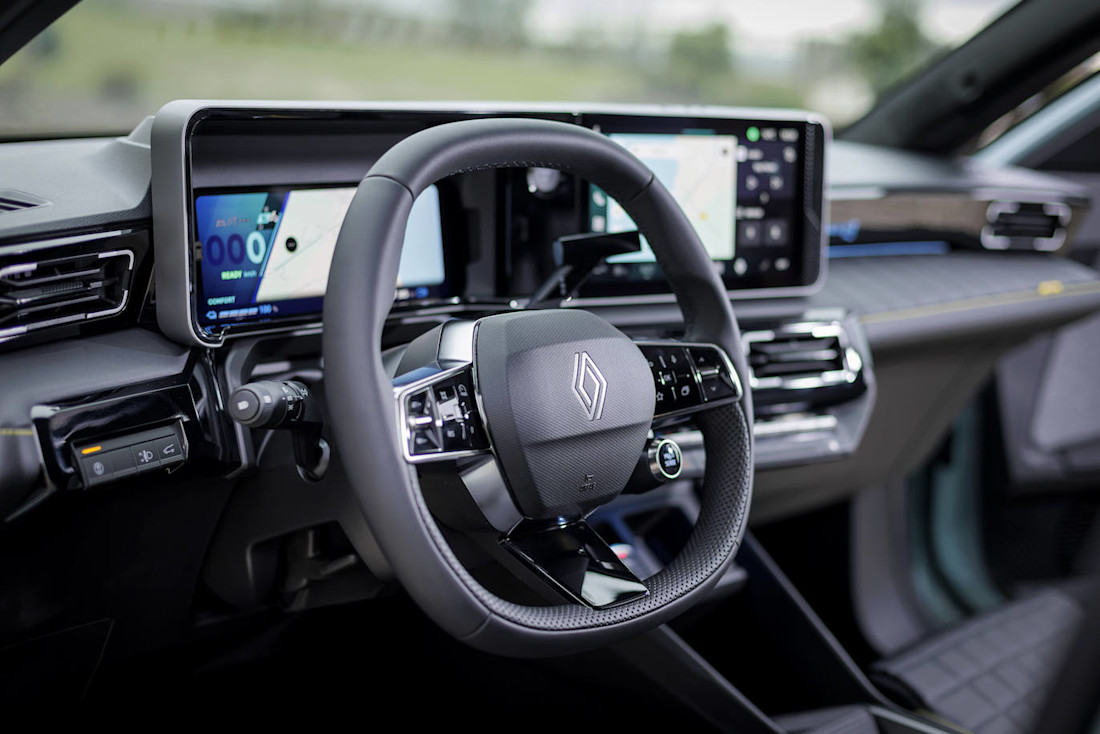 Renault-4-e-tech-2025-interior (4).jpg