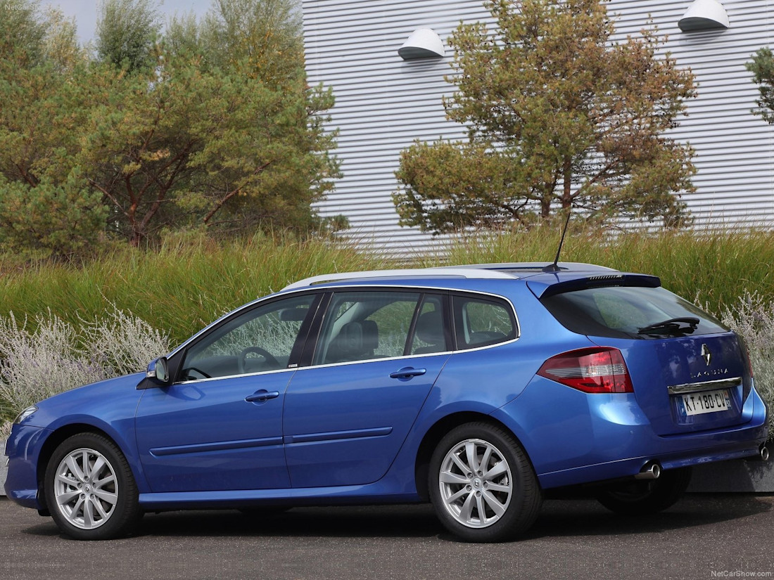 Renault-Laguna_Estate-2011-1600-09