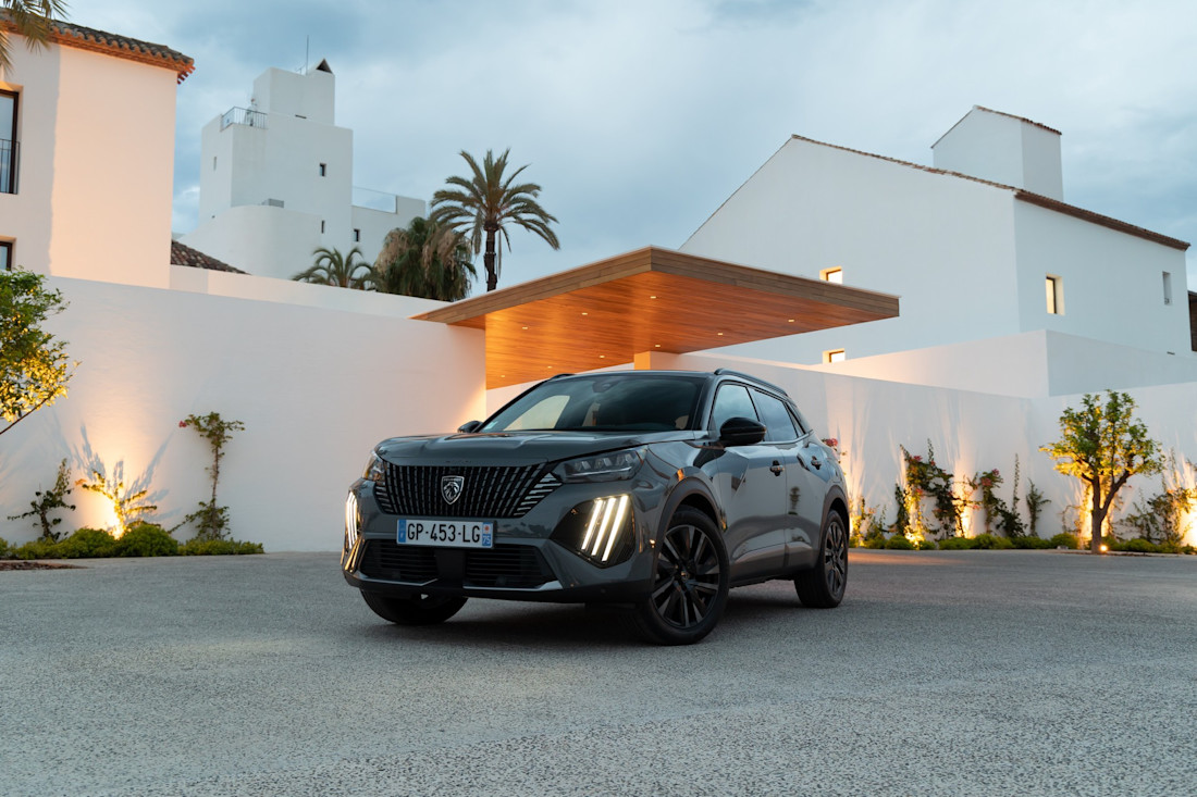 Recensione Peugeot 2008: com’è fatta, pro e contro