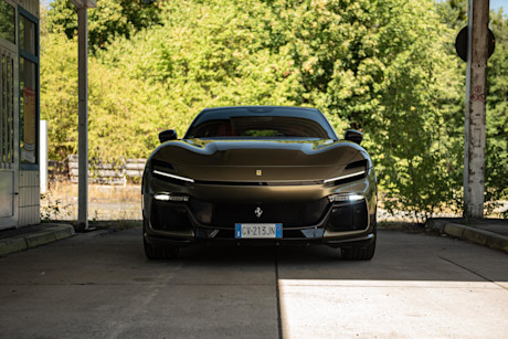 ferrari-purosangue-front-tankstelle-2