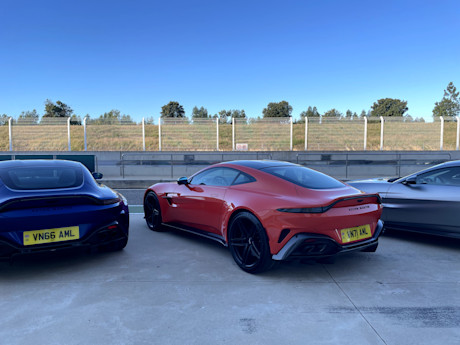 Editorial 2025 aston martin vantage mb 3