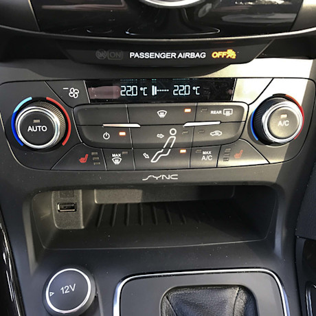 Editorial 2017 ford focus titanium sedan 26 gw