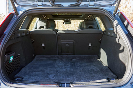 Editorial 2024 volvo v60 recharge t8 awd polestar engineered td 240227 21 jl