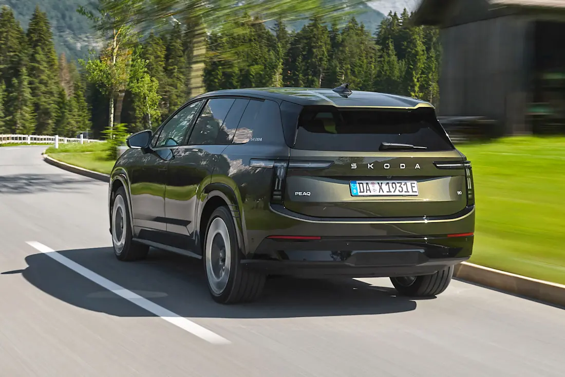 8 skoda-peaq-2026-heck-schraeg