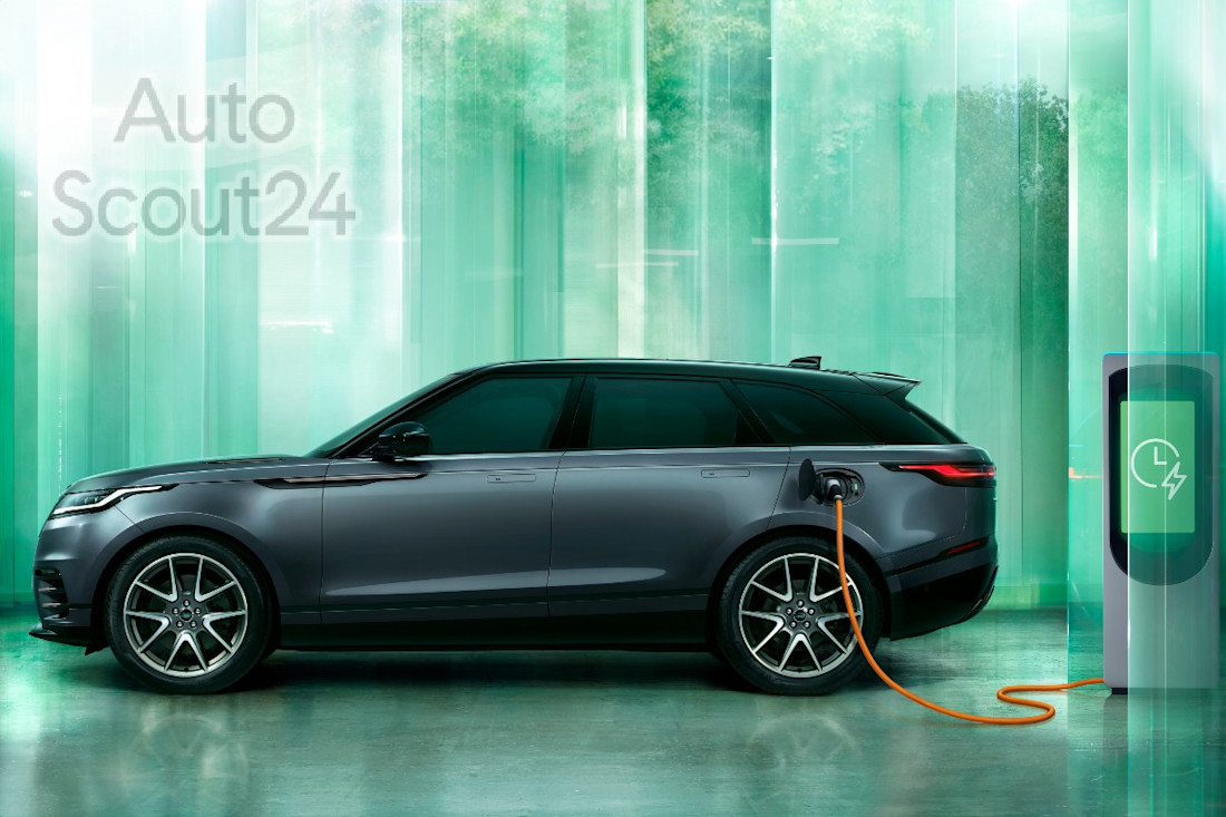 RR_Velar_24MY_Exterior_13_Side_PHEV_010223 (1).jpg