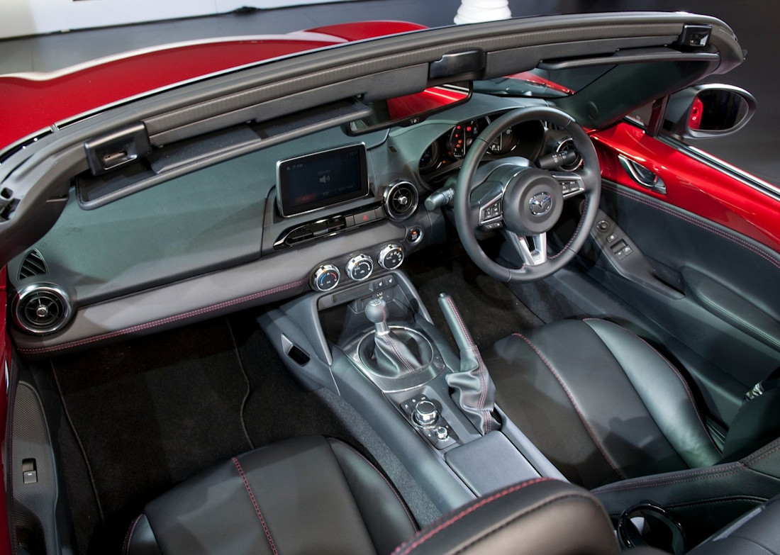 mazda-mx-5-cabrio-interior
