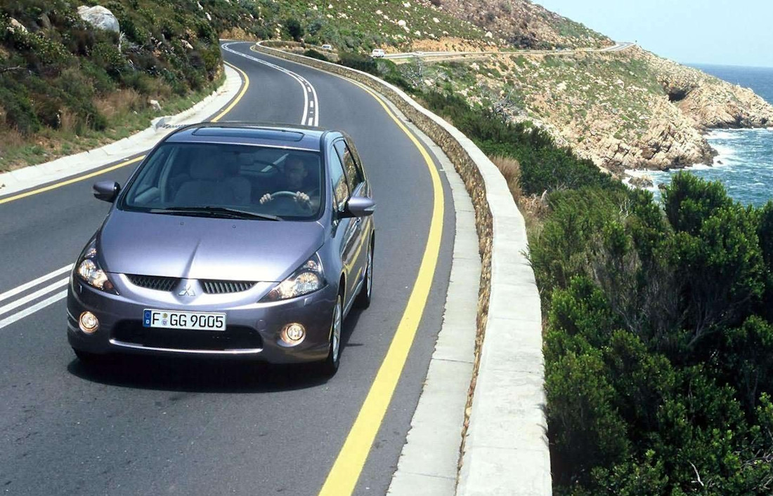 mitsubishi-grandis-front