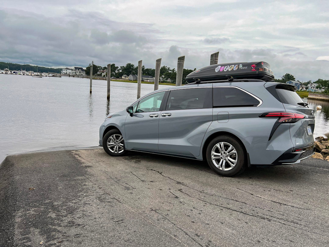 Editorial 2023 toyota sienna xse awd td 230908 06 msp