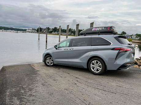 Editorial 2023 toyota sienna xse awd td 230908 06 msp