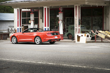 Editorial 2015 ford mustang gt convertible premium jw 04