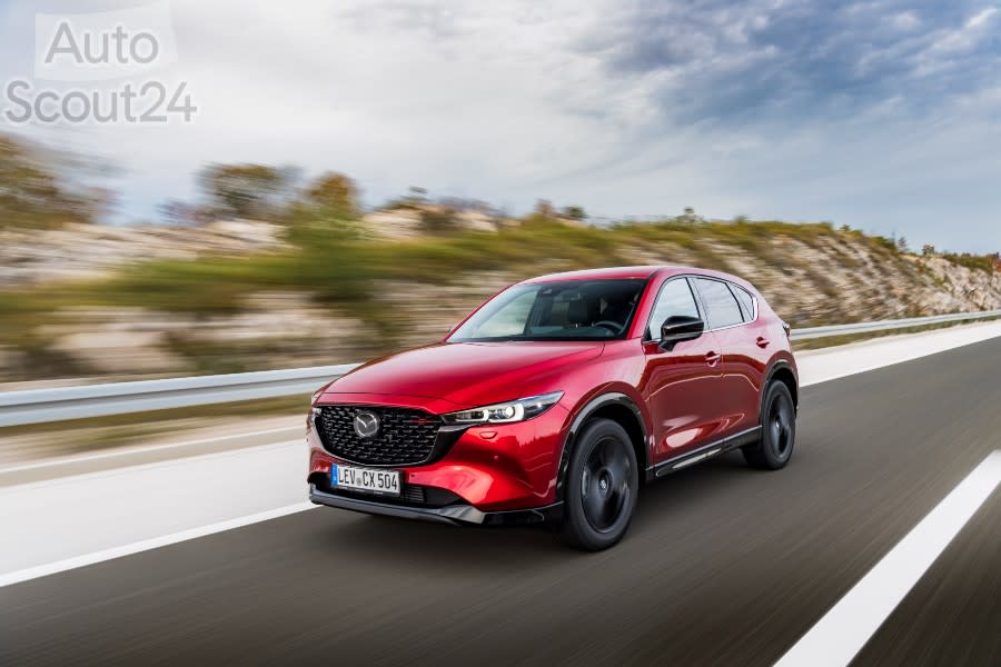 2022_mazda_cx-5_homura_hr_act_01_highres(1).jpg