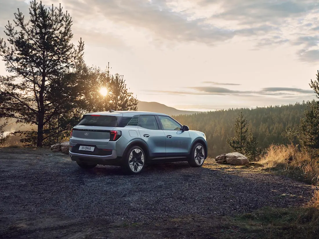 Ford Explorer (2023) statisch, achteraanzicht Ford Explorer (2023) statisch, achteraanzicht