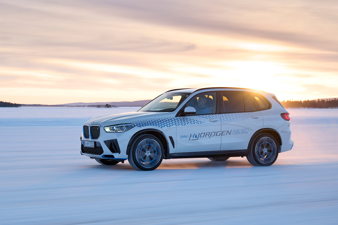 BMW iX5 Hydrogen: Die Zukunft ist (nicht nur) Batterie-elektrisch