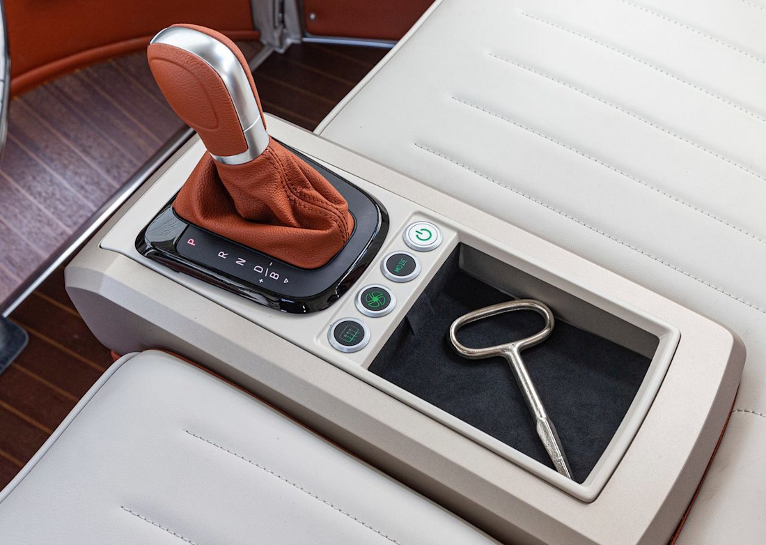 Volkswagen-e-Bulli_Concept-2020-1280-0a.jpg