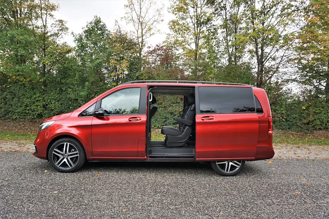 Mercedes-Benz V-Klasse V300d Profile Schiebetueren offen