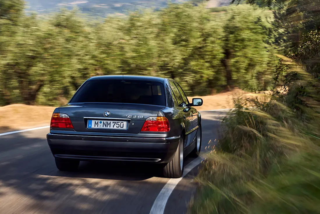 bmw-750il-e38-heck-dynamisch