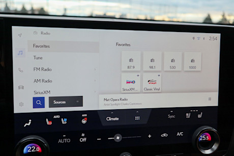 Editorial 2022 lexus nx 450h executive 25 jm