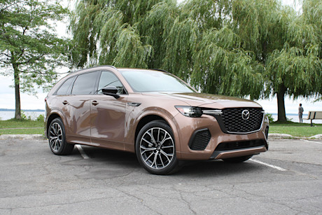 Match comparatif des VUS intermédiaires hybrides rechargeables, Édition 2024: Mazda CX-90 PHEV 2024 vs Mazda CX-70 PHEV 2025 Body Image