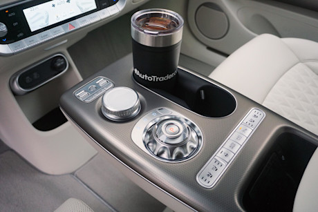 Editorial 2024 genesis gv60 performance awd td 231128 25 di