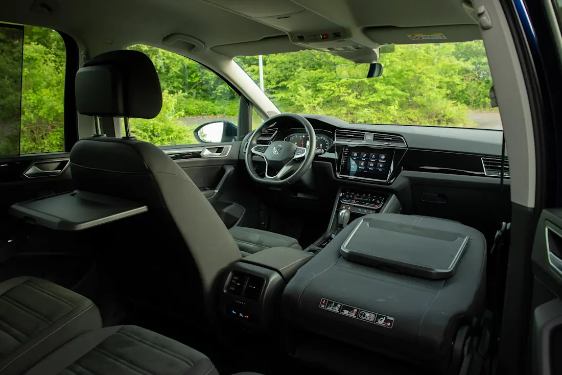 vw-touran-2026-cockpit