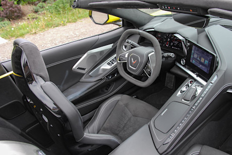 Editorial 2021 chevrolet corvette stingray 3lt convertible 29 dw