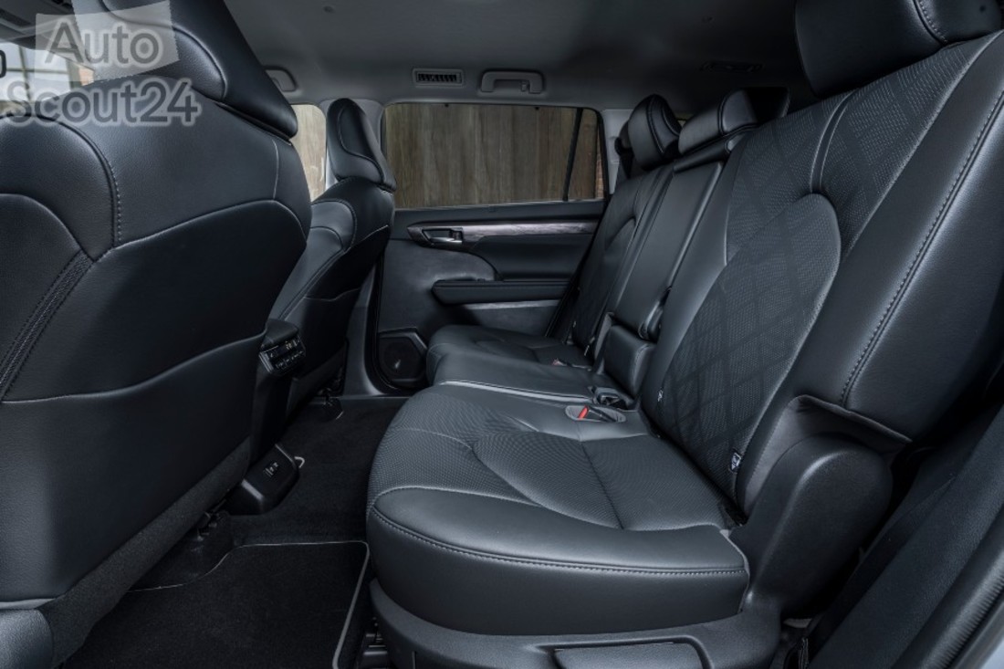 Toyota Highlander Electric Hybrid 2021 - Interior (5) (1).jpg