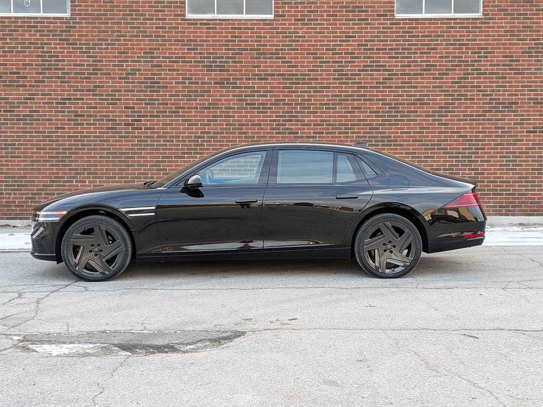 2026 Genesis G90 Black Edition - TD - SBe - 260327 - 6.jpg