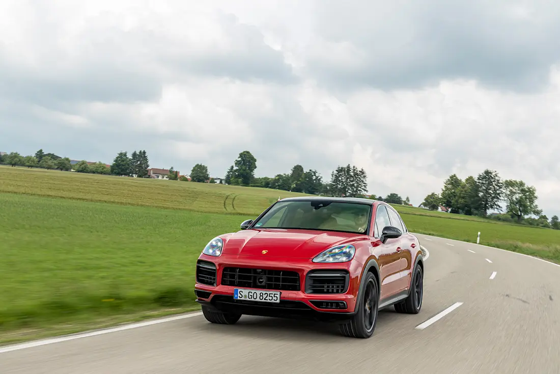 Porsche-Cayenne-GTS-Coupe-2020-Dynamic-2 Porsche-Cayenne-GTS-Coupe-2020-Dynamic-2