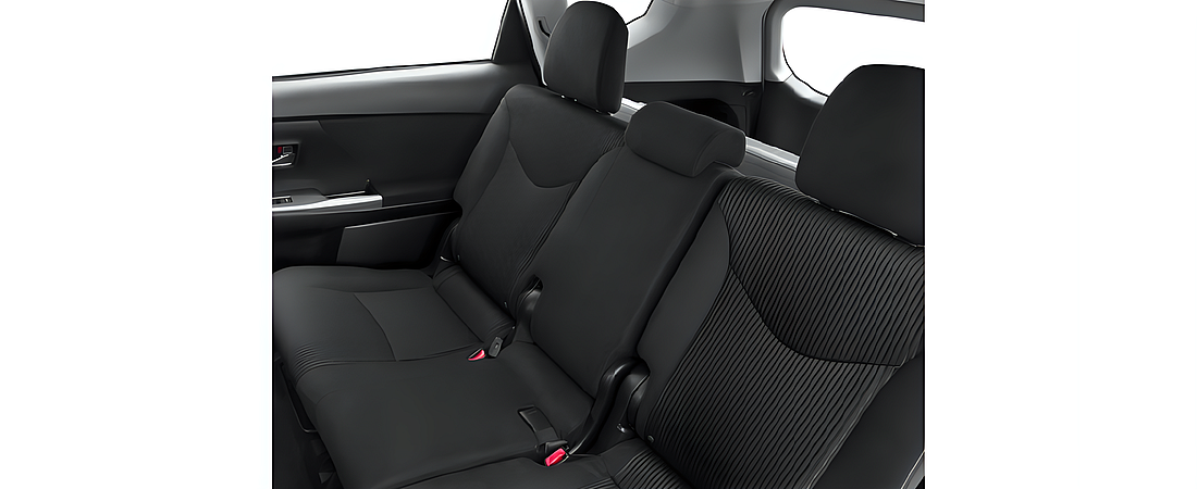 Toyota Prius v 2016 12