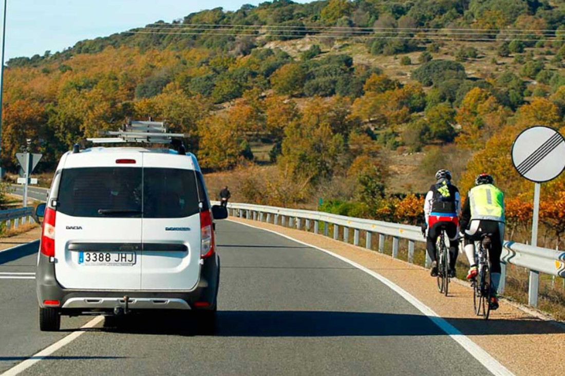 La DGT cambiará la normativa respecto a los ciclistas: ¡ojo a los adelantamientos!