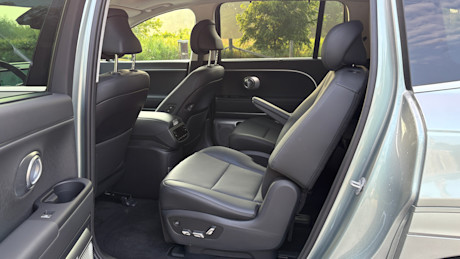 2026 Hyundai Ioniq 9 vs VinFast VF 9 Comparison Test + Video Image