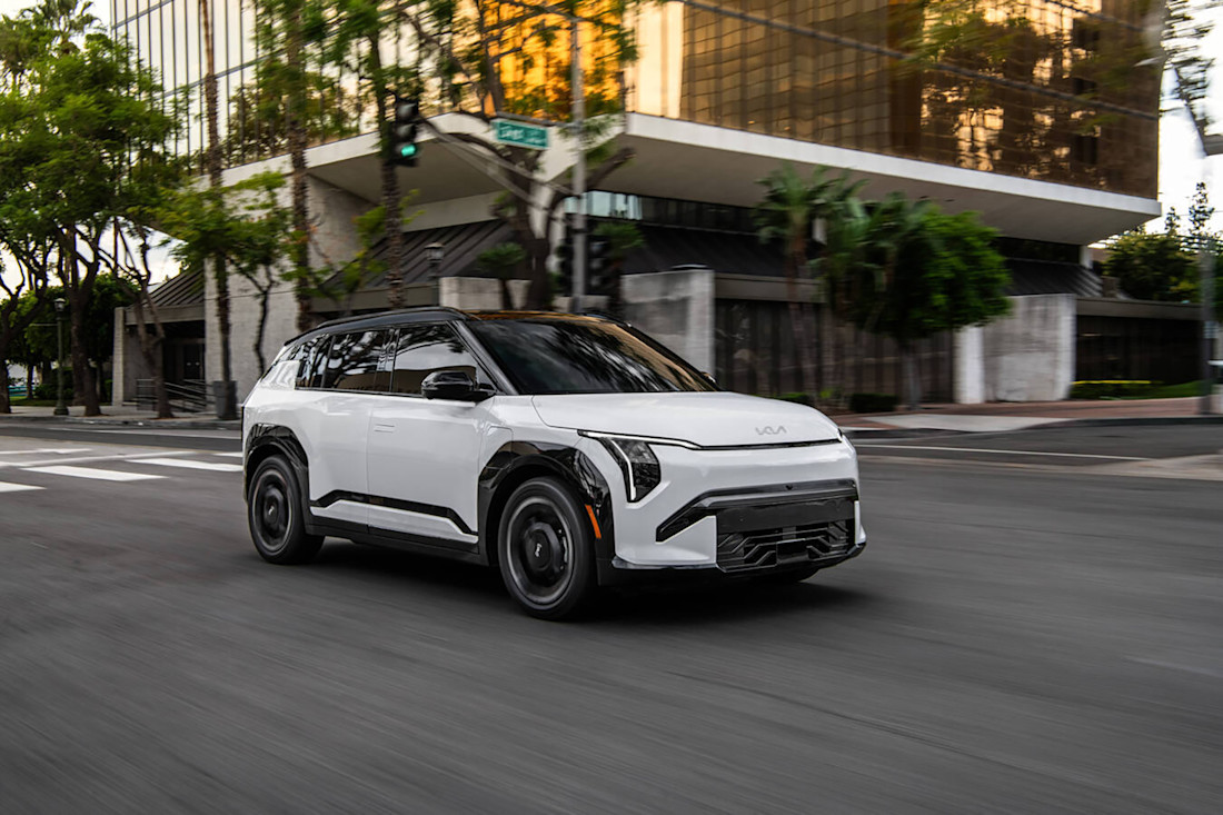 2027 Kia EV3 I Promise - PReview - DI - 260331 - 4.jpg