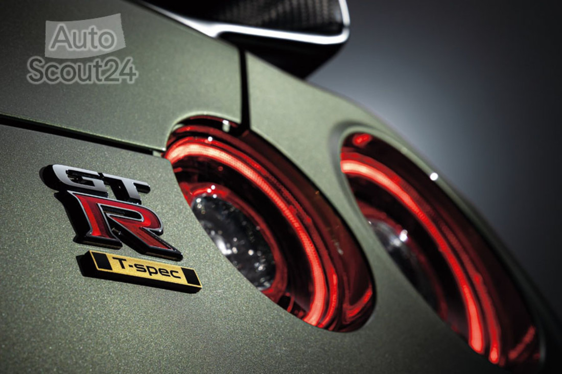Nissan-GT-R_T-spec-2022-1600-0f.jpg