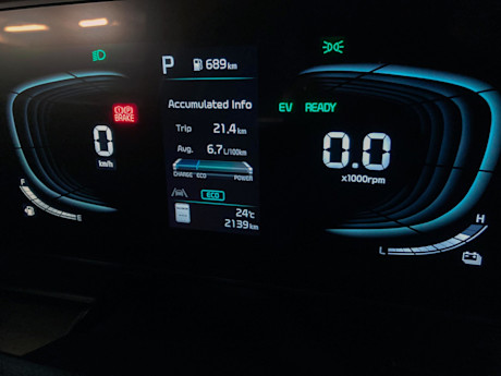 Kia Sportage HEV 2023 vs Toyota RAV4 Hybride 2022 : match comparatif Image