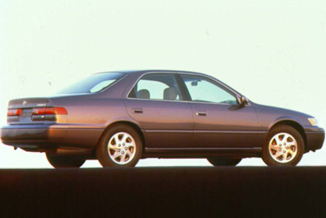Editorial 04a 1997 toyota camry xle v6