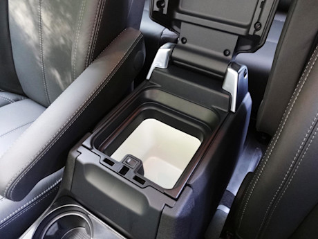 Editorial 2015 land rover lr4 hse luxury sh 27