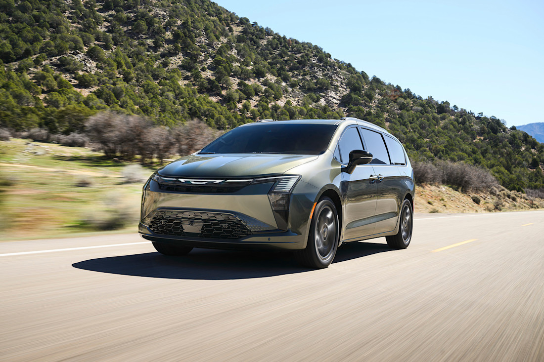 2027 Chrysler Pacifica - NF - Chrysler - 260401 - 24.jpg