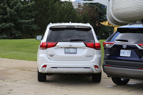 Editorial 2019 mitsubishi outlander phev vs 2019 toyota rav4 hybrid 04 ts