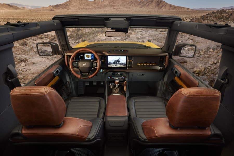 Bronco_2dr_Interior_03 (1).jpg
