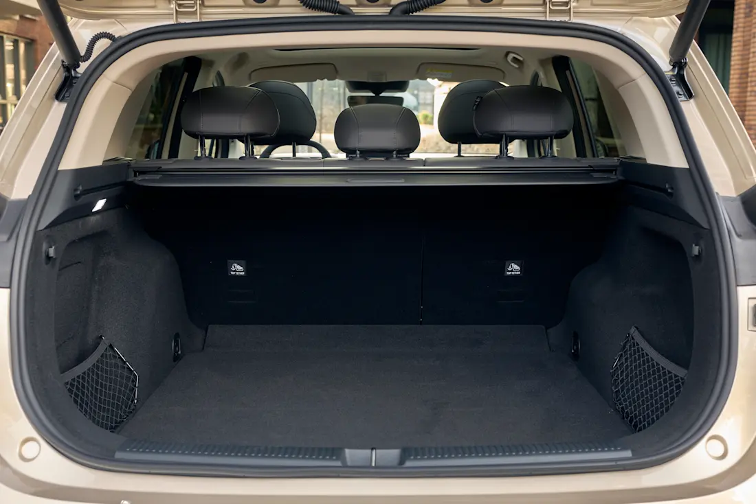 MG S6 EV kofferbak