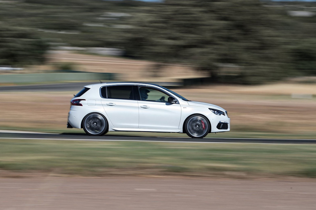 Peugeot-308 GTi-2018-1600-1b