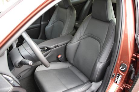 Lexus UX 300h 2025 : essai routier Image