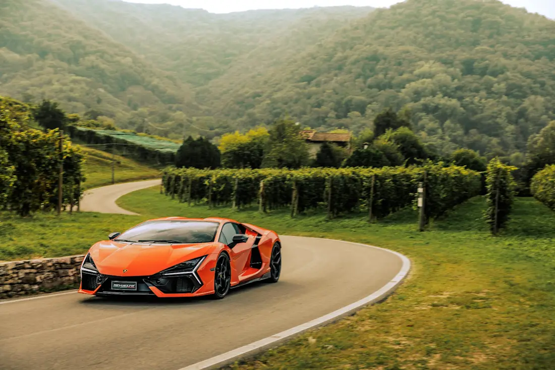 lamborghini revuelto61