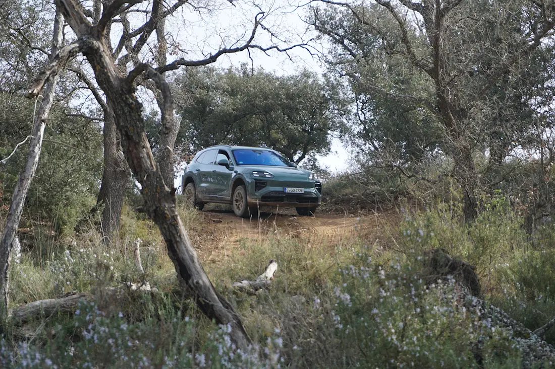 2026 Porsche Cayenne Electric - FD - DI - 260311 - 23