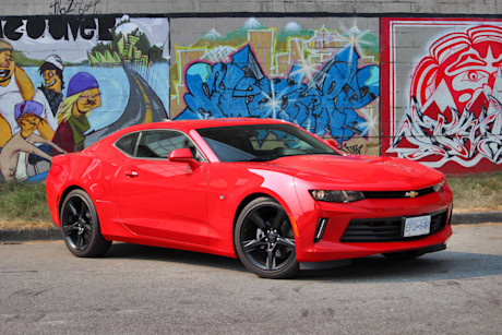 Editorial 2017 chevrolet camaro coupe 1lt 02 dh