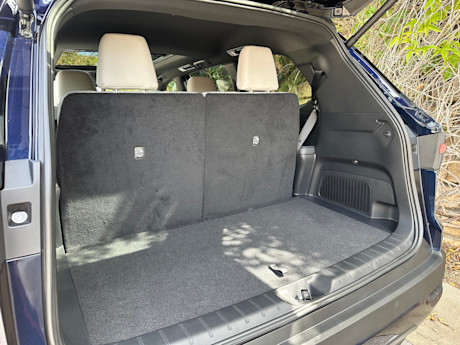 Editorial 2024 lexus tx 550h fd 231011 09 jw