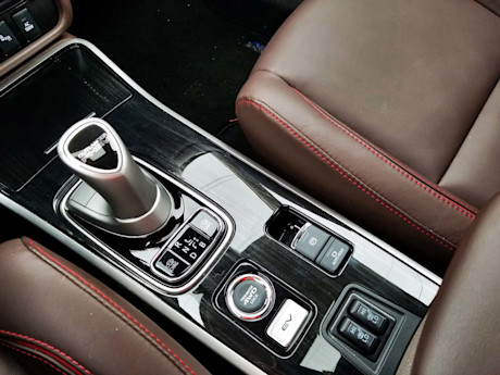 Editorial 2018 mitsubishi outlander phev 20 sw