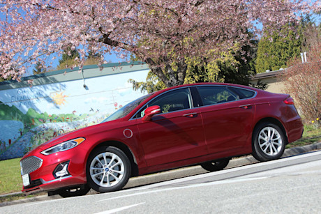 Editorial 2019 ford fusion energi titanium 02 dh