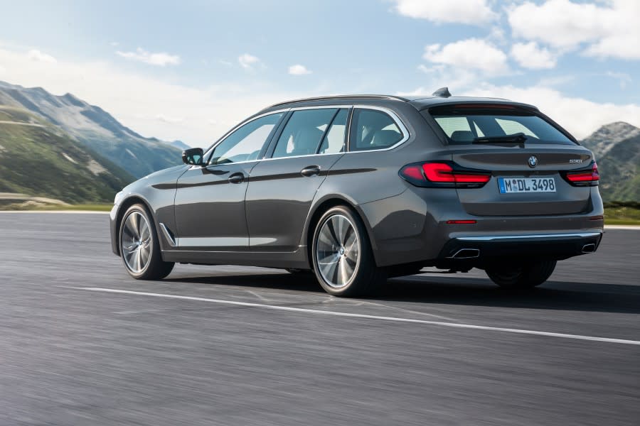 P90389087_highRes_the-new-bmw-530i-tou (1).jpg